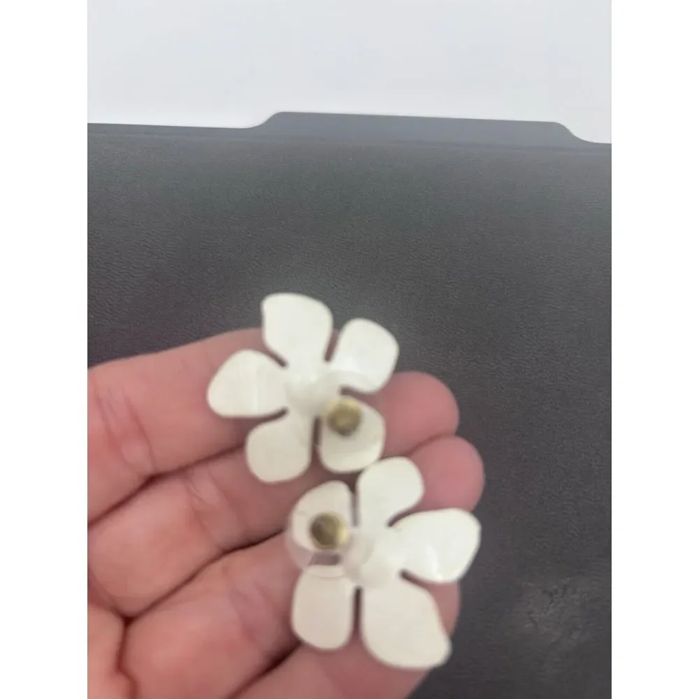 N/A white flower